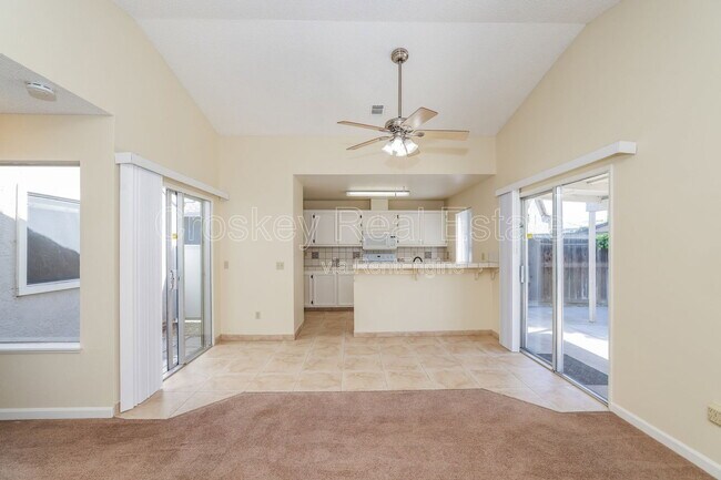 Building Photo - 357 Hazelnut Ln