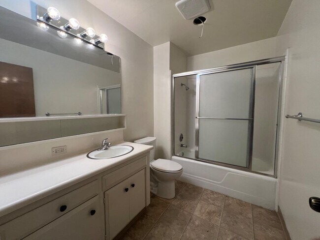 Building Photo - 2450 14th Ave