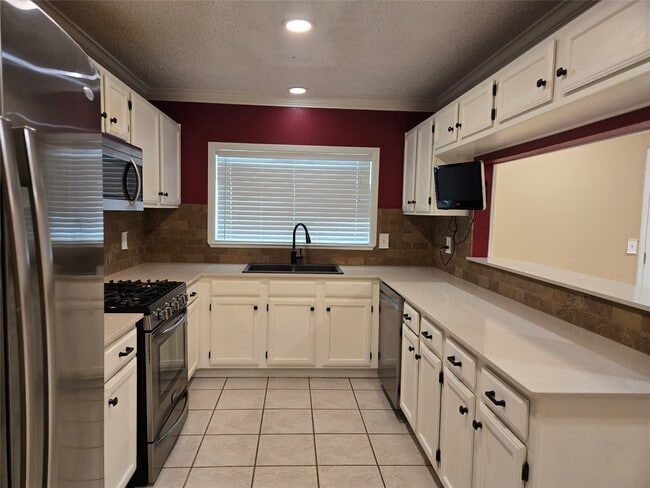 Building Photo - 12243 Fetlock Dr
