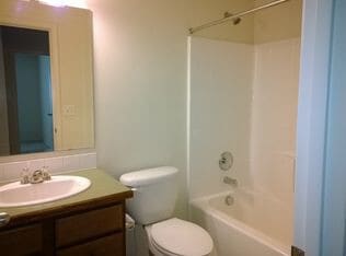 Building Photo - Boise, 3Bd/2Bth/3Car, 1554Sqft, Dishwasher, Washer and Dryer Hook up, Fenced, Community Park and ...