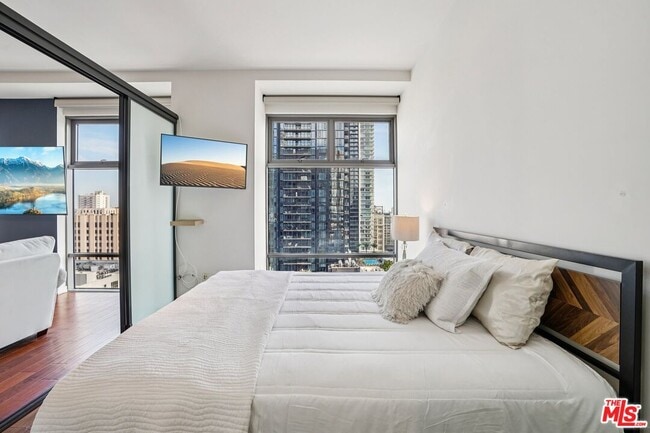 Building Photo - 801 S Grand Ave