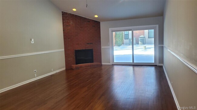 Building Photo - 91 Duck Pond Dr