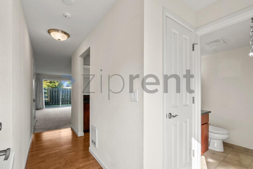 Building Photo - Unit 35