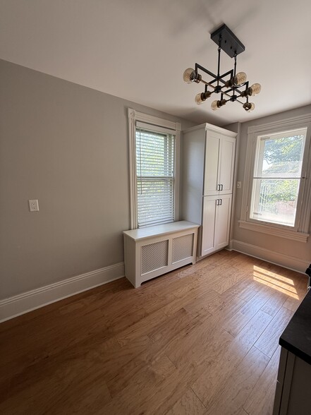 Kitchen - 207 Cricket Ave