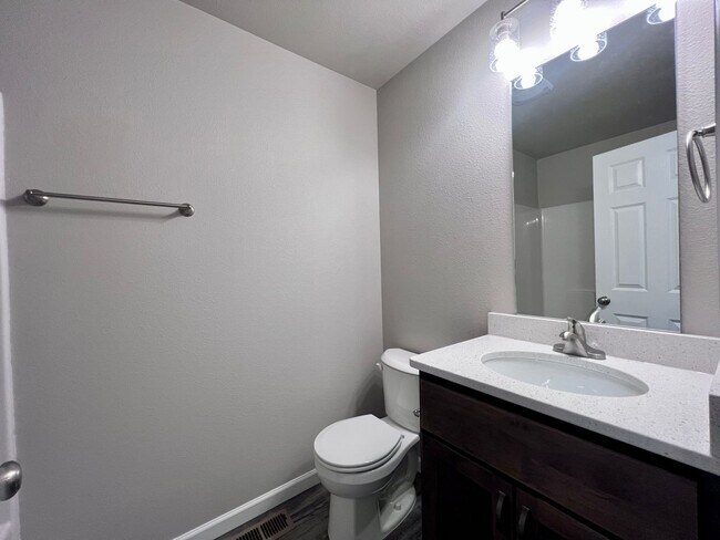 Building Photo - 2-bedroom Townhome near Legacy High School!