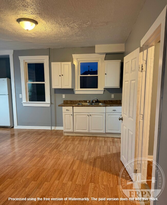 Building Photo - 1272 Pleasant St