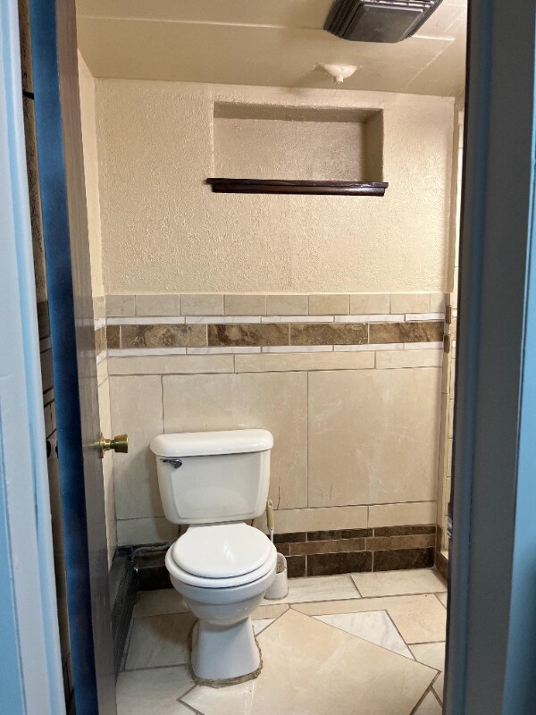 Building Photo - 510 N Queens Ave