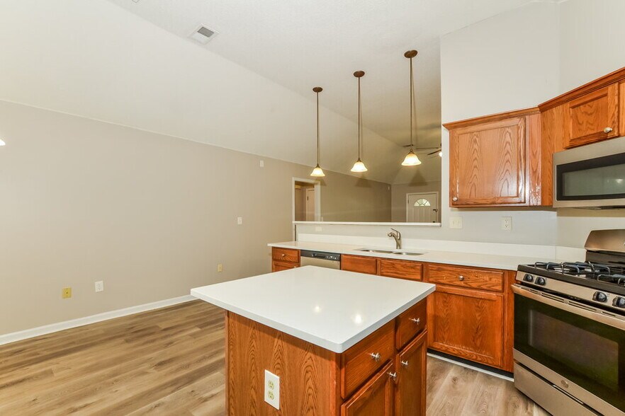 Building Photo - 7100 Hunter's Horn Dr