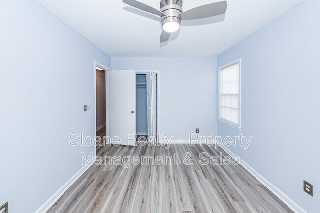 Building Photo - 176 Foxborough Rd