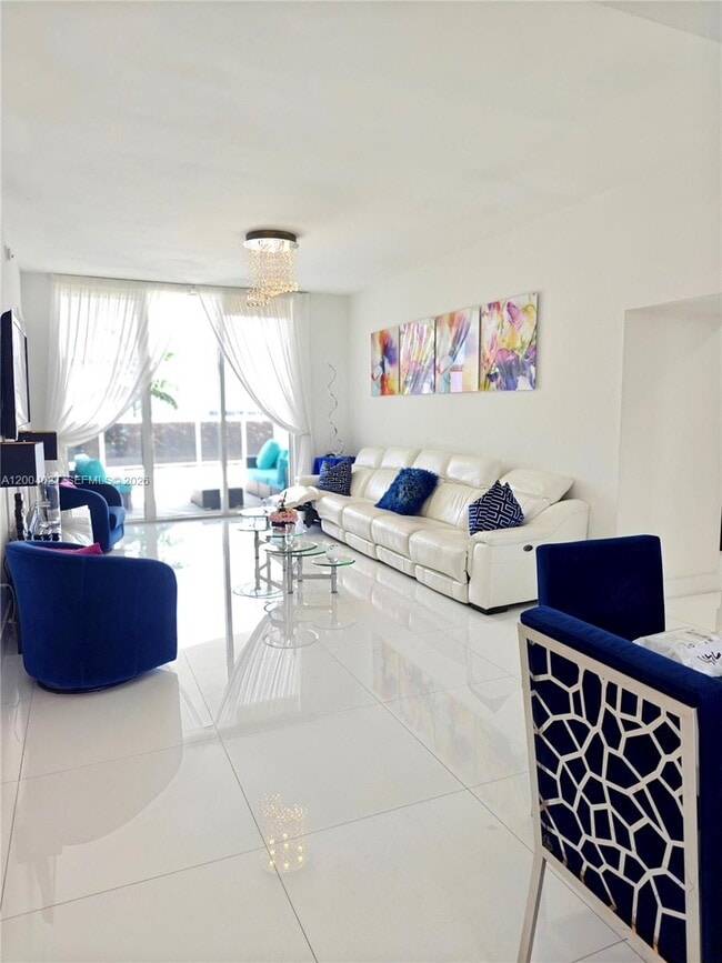 Building Photo - 16001 Collins Ave