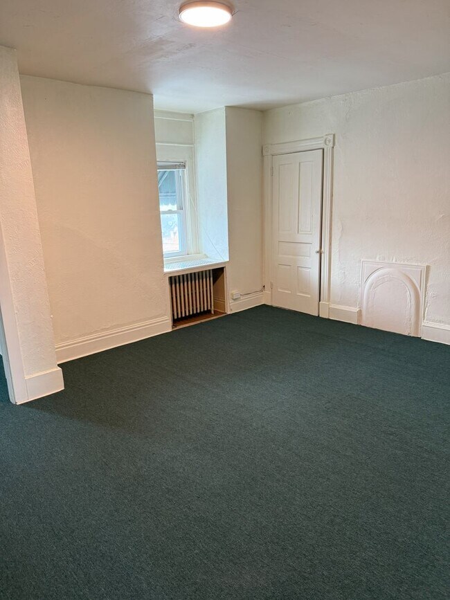 Building Photo - 413 Semple St