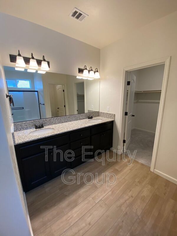 Building Photo - 3212 N Noyes Ct