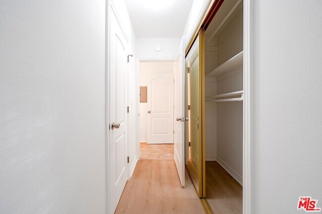 Building Photo - 9005 Cynthia St