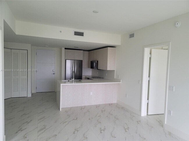 Building Photo - 2000 Metropica Wy