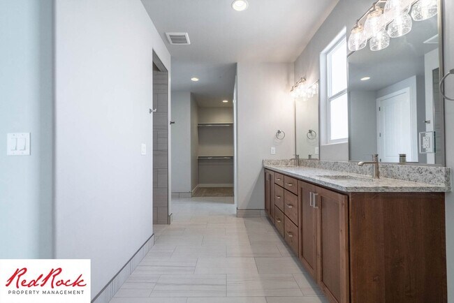 Building Photo - Beautiful 4-Bedroom 2.5 Bath with a 3 Car ...