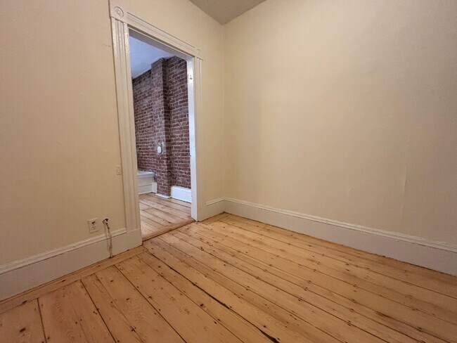 Building Photo - 53 Joy St