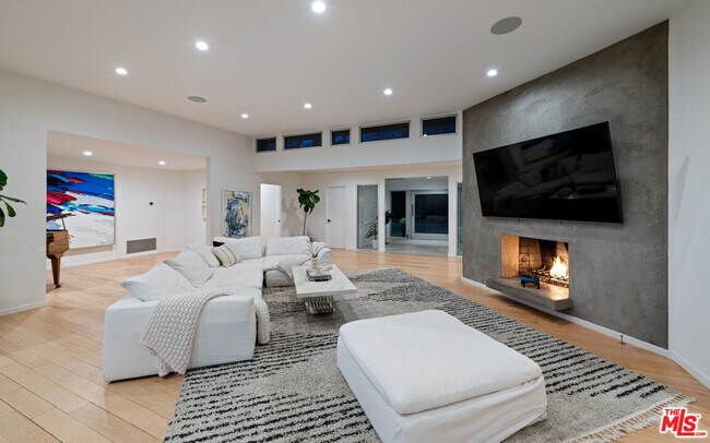 Building Photo - 10134 Angelo View Dr