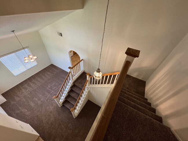 Building Photo - Spacious 4 Bedroom Home in Victorville
