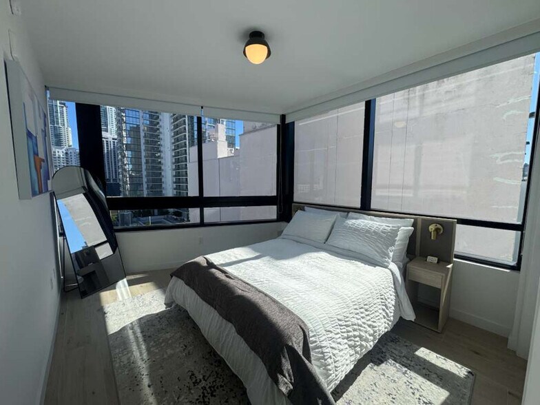 Building Photo - 225 N Miami Ave