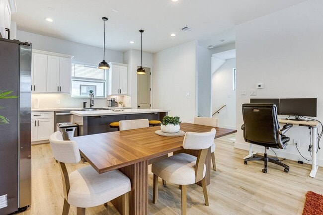 Building Photo - 2339 Eagle St