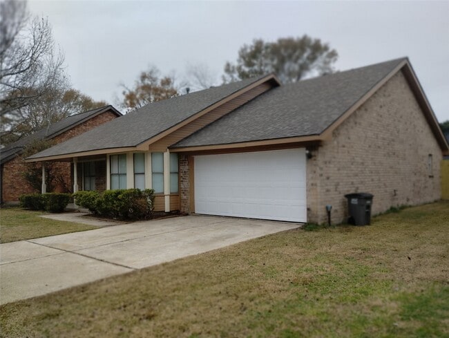 Building Photo - 10214 Green Valley Ln