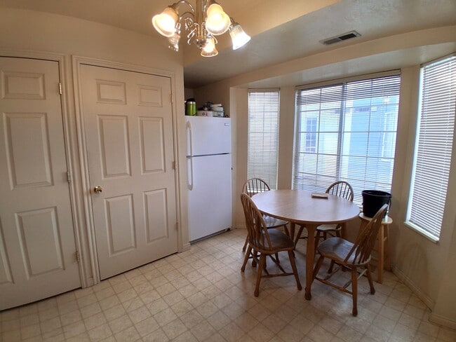 Building Photo - 565 N 300 E