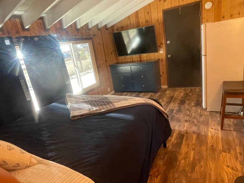 Building Photo - 1097 Club View Dr