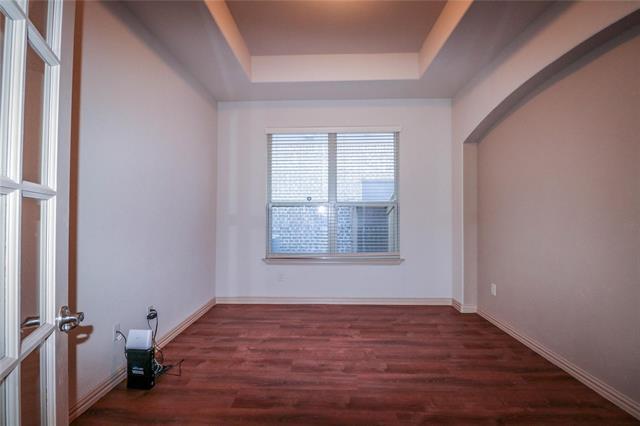 Building Photo - 6805 San Fernando Dr