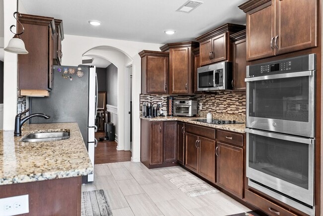 Building Photo - 222 Cooper River Wy