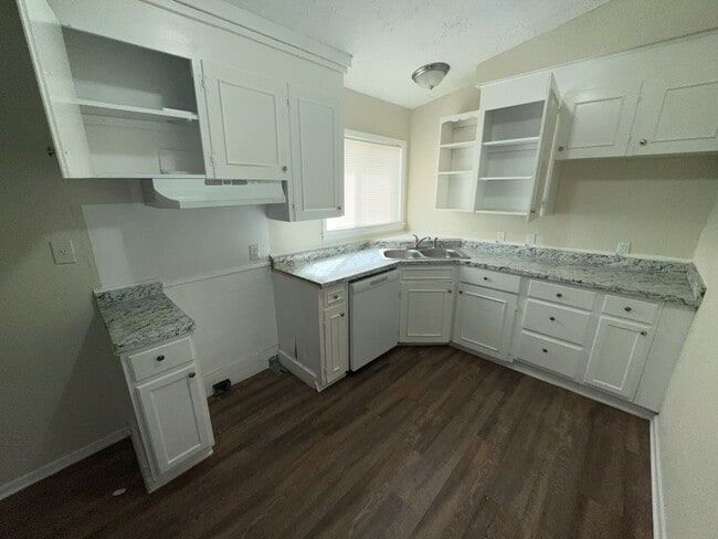 Building Photo - 3320 Ridgeland Dr