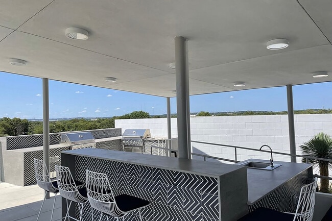 Building Photo - 1301 W Koenig Ln