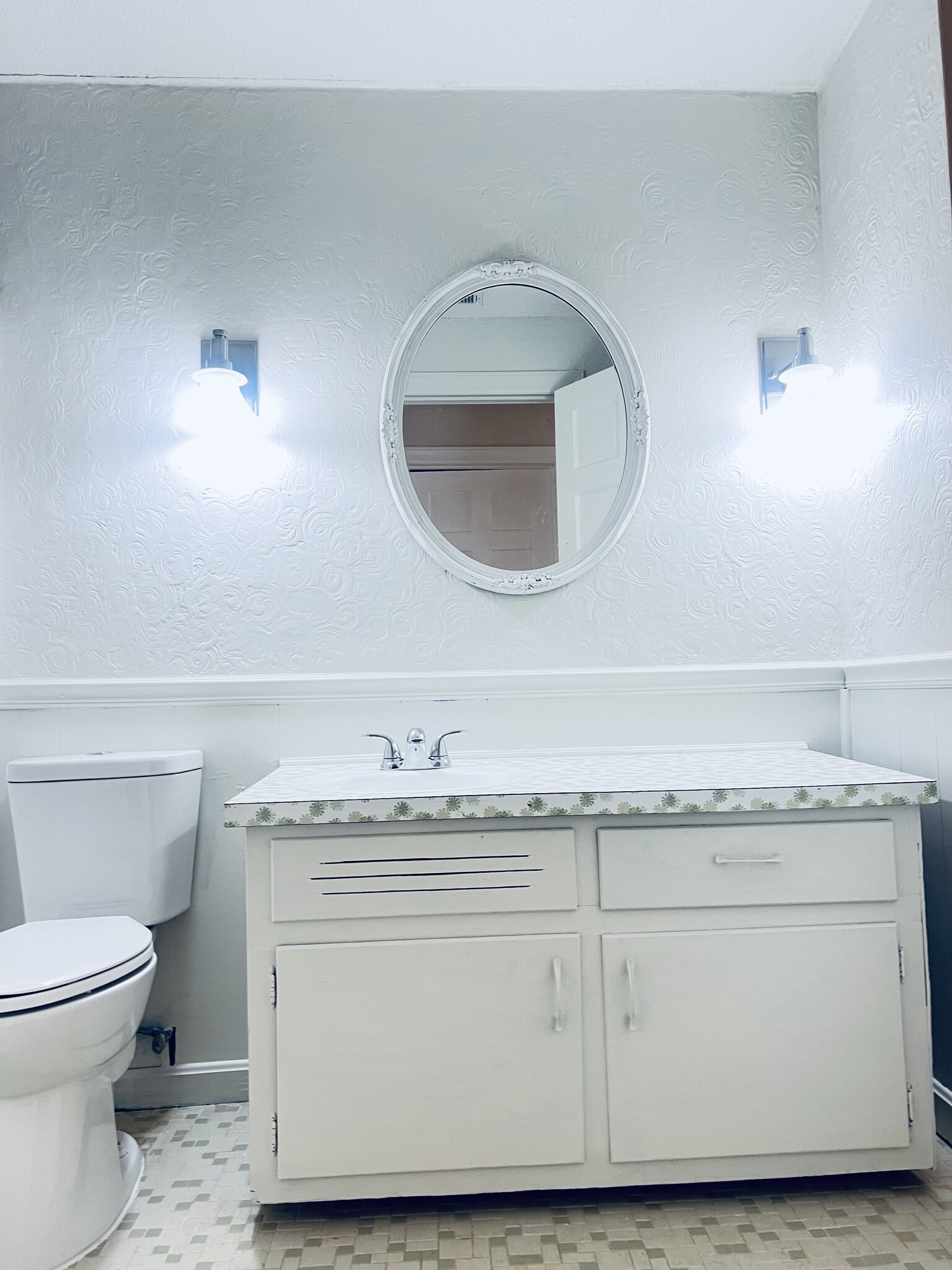 Hall bathroom - 2212 Old Kearney Rd