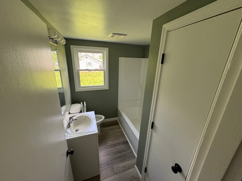 Building Photo - 1027 Morgan Ross Rd