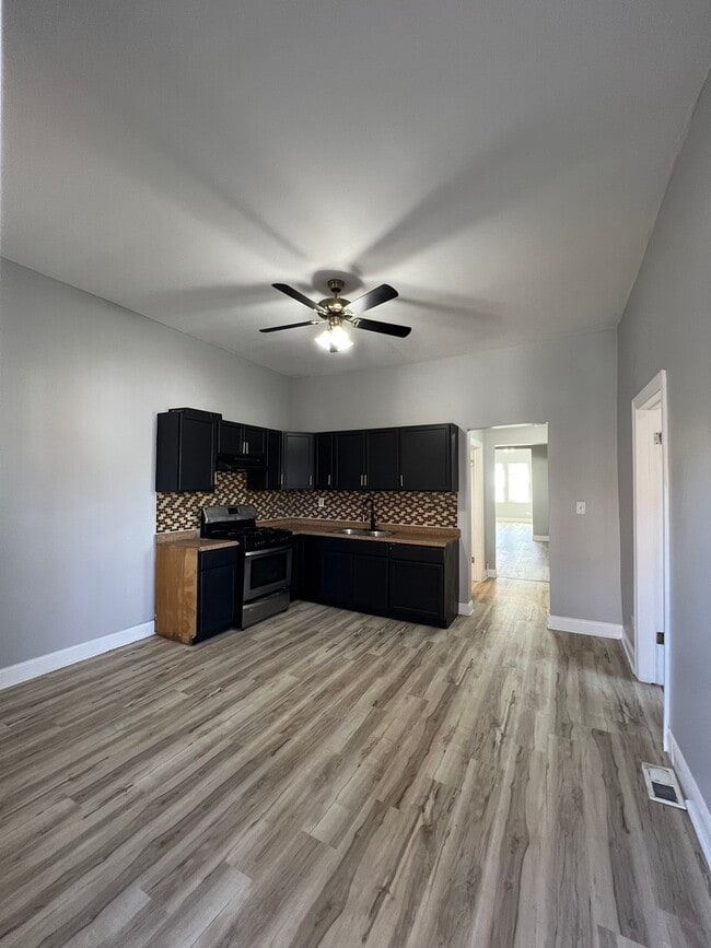 Building Photo - 7349 S Evans Ave