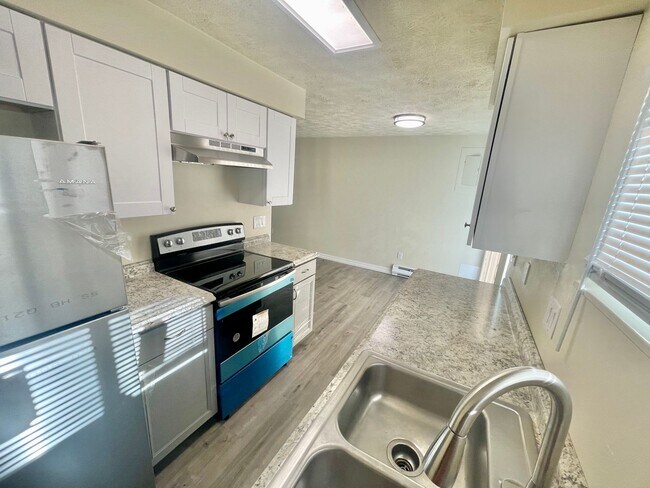 Building Photo - Ralph Duplex