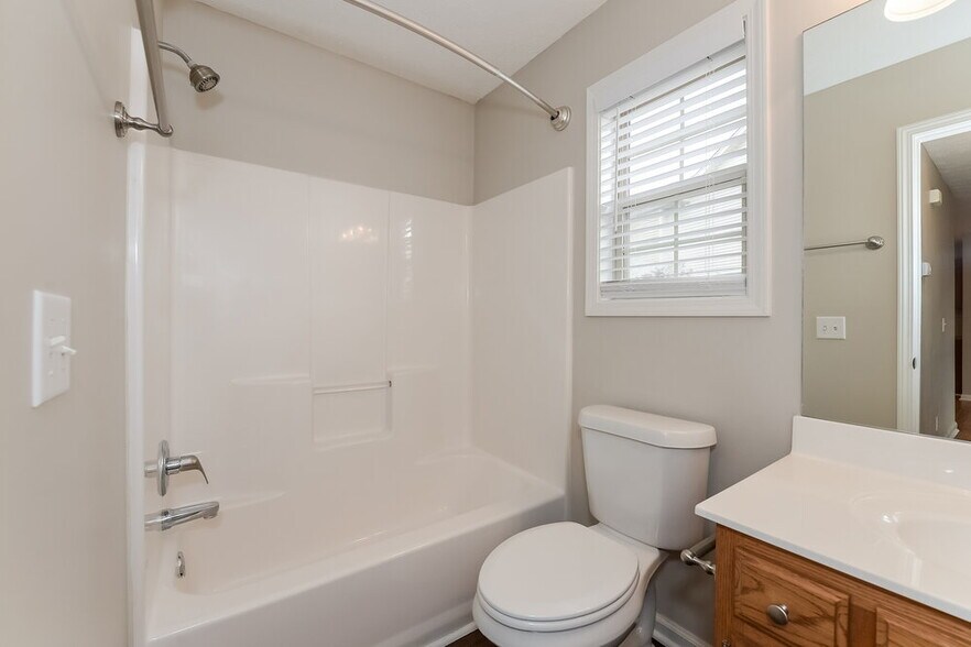 Building Photo - 165 Brookview Cir