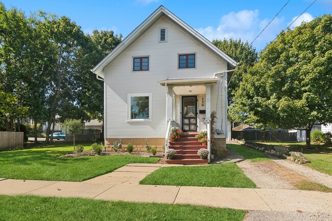 Primary Photo - 114 Harrison St