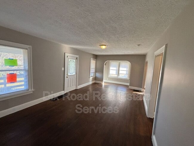 Building Photo - 4539 Mayhew Ave