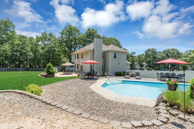 Building Photo - Private Cul-de-Sac Living: 4BR Home with Pool & Geothermal HVAC