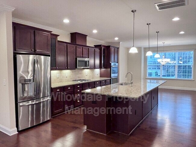 Building Photo - 136 Spring Pine Ln