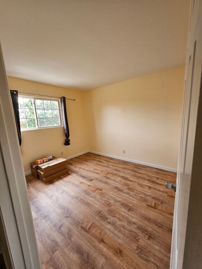 Building Photo - Charming 4-Bedroom Single-Family Home in S...