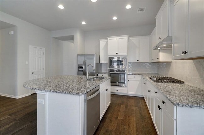 Building Photo - 624 Peregrine Way