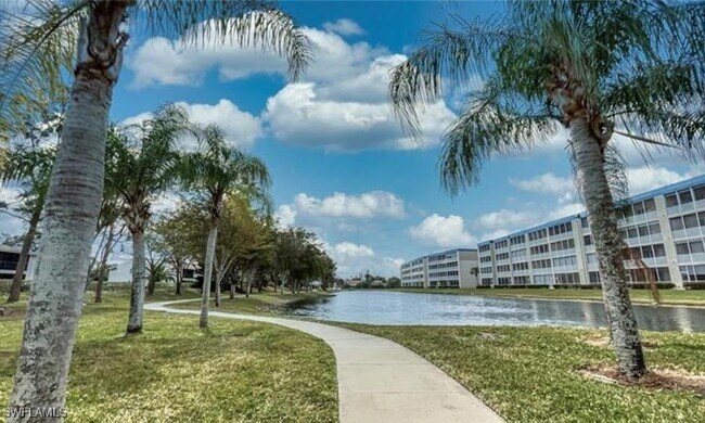 Building Photo - 14831 Park Lake Dr