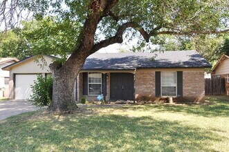 Building Photo - "COMING IN LATE JANUARY - Charming 3-2-2 home in the heart of Irving!"