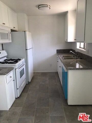 Building Photo - 840 W Colden Ave