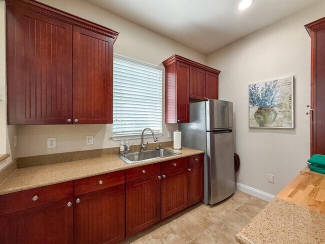Building Photo - 913 Lotus Vista Dr