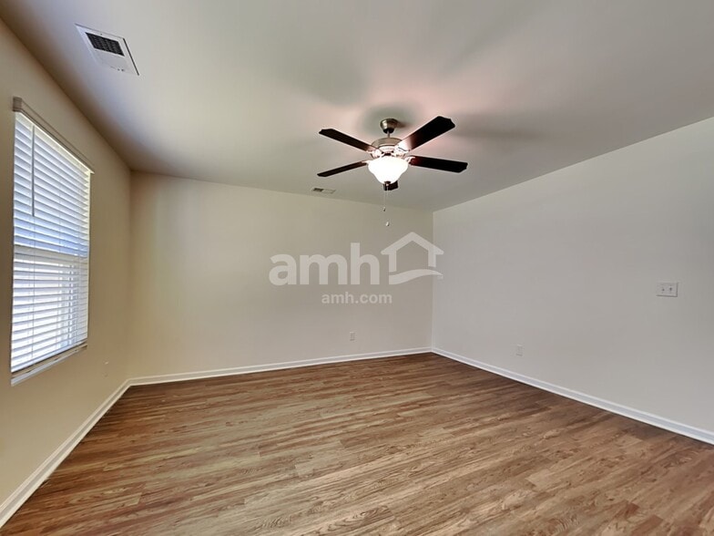 Building Photo - 136 Orion Way