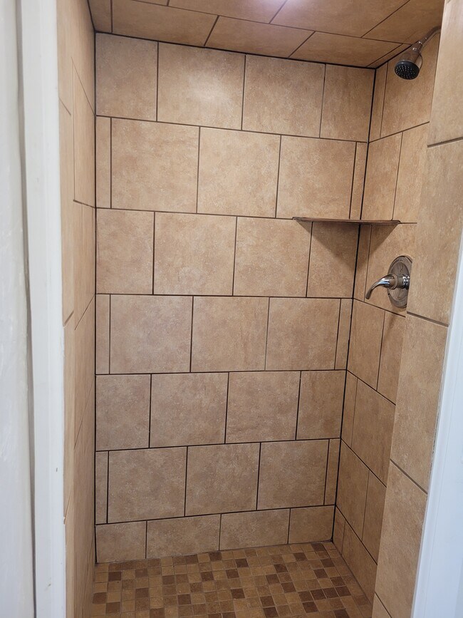 Building Photo - 8204 S Country Club Dr