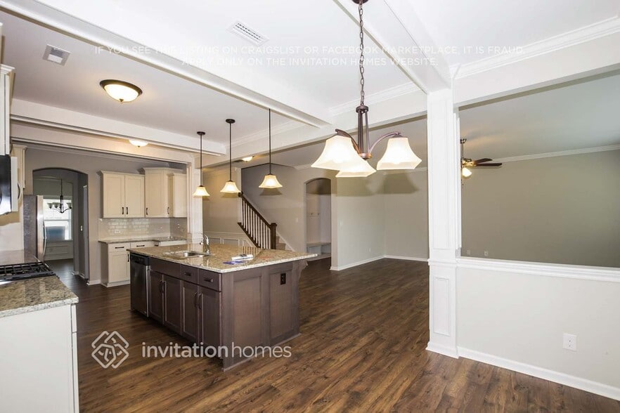 Building Photo - 5069 Stonehill Ln