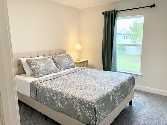 Building Photo - 3715 SW 17th Ave